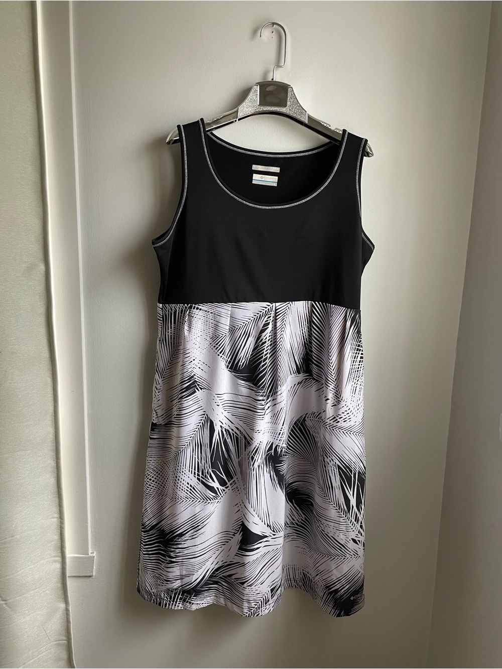 Colombia Black and White Palm-Print Sleeveless Dress-Omni Freeze-Advance Cooling